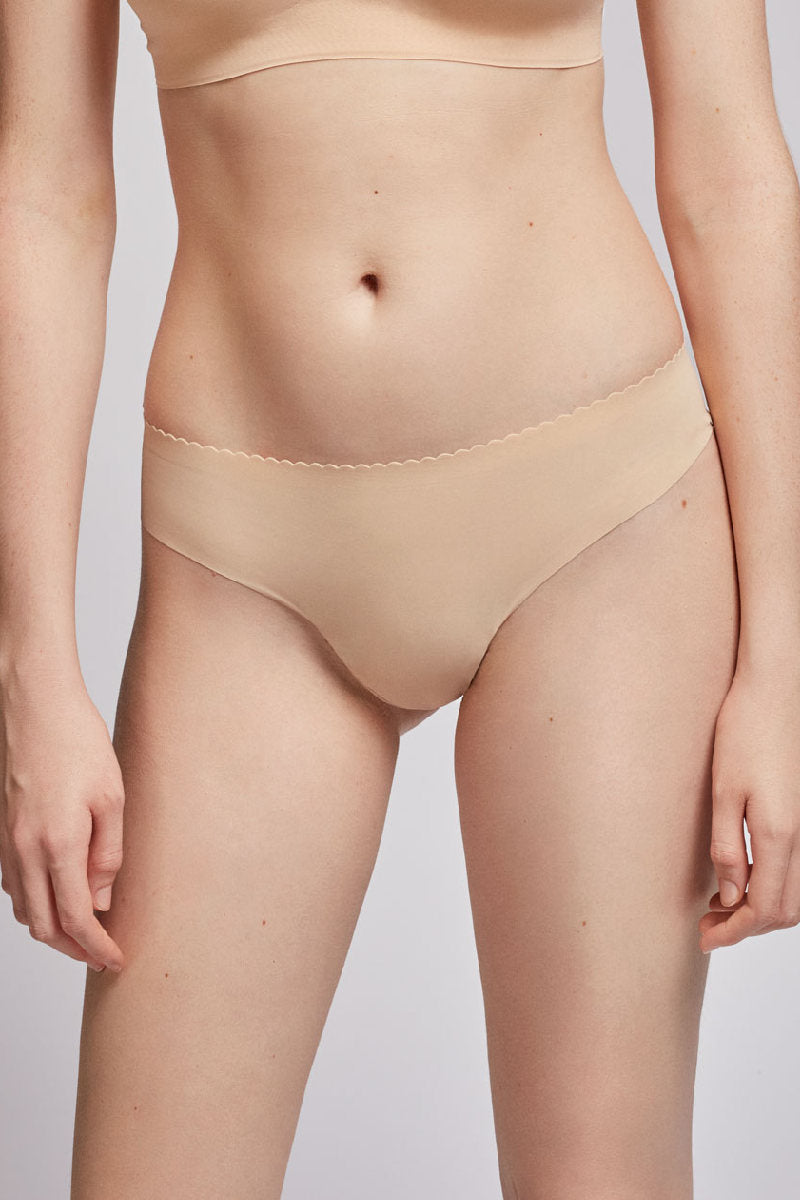 Бесшовные трусики стринг 210P1