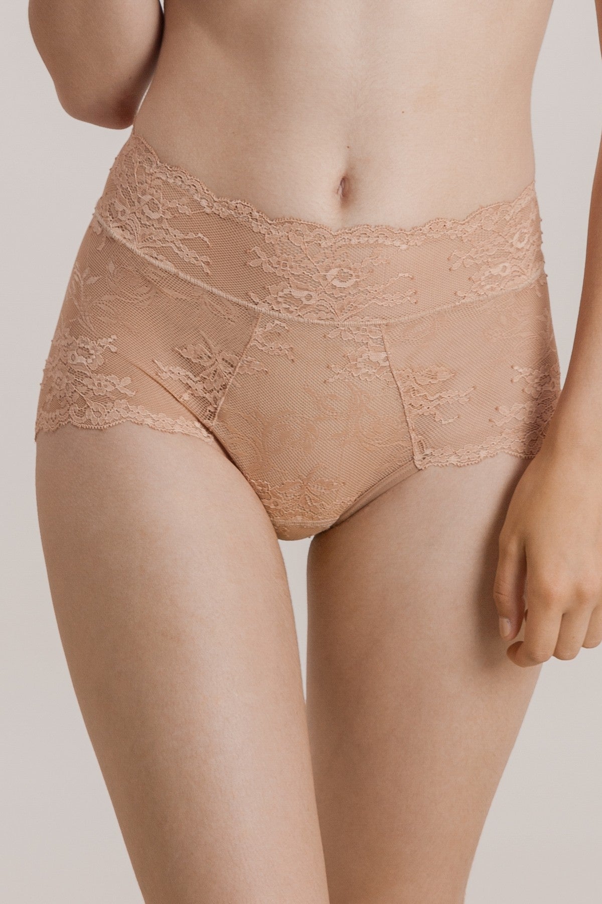 Высокие трусики из кружева 445