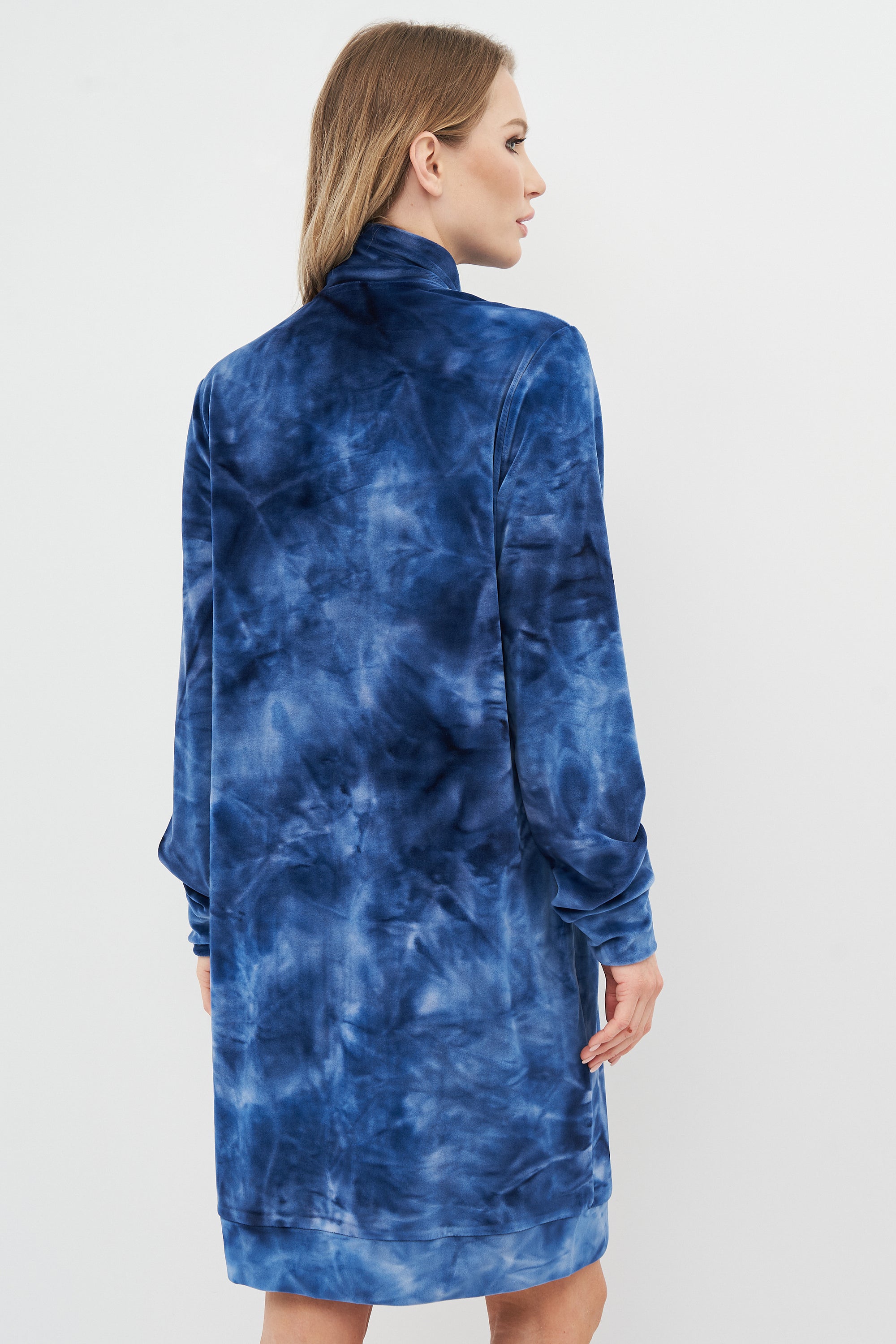 Велюровый халат с высоким горлом 03121 blue