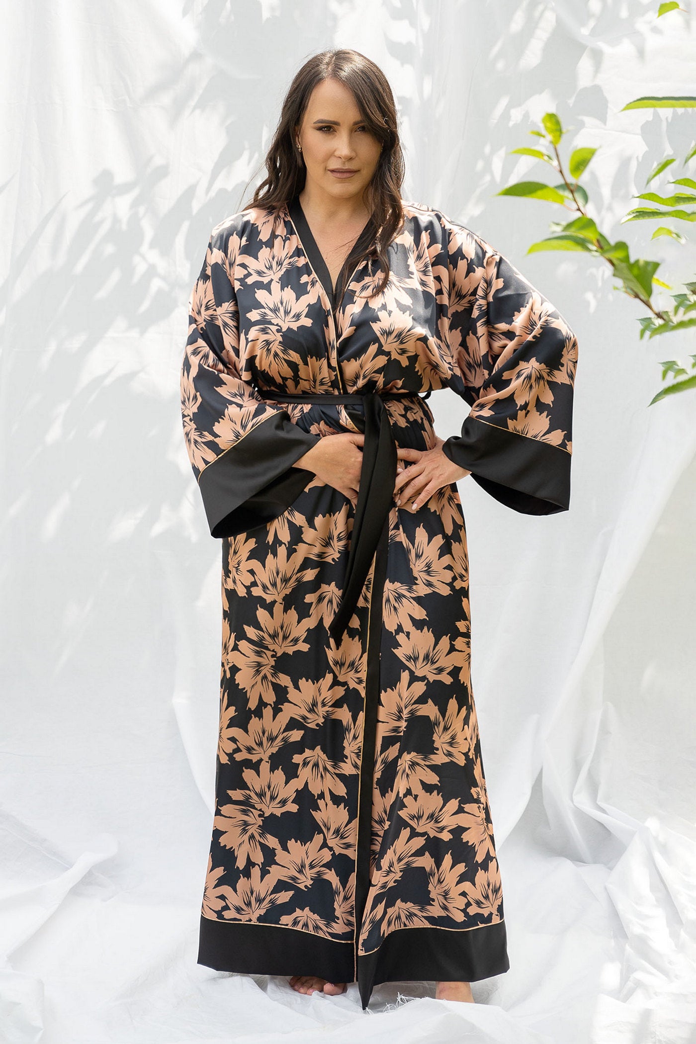 Атласный халат с принтом 2305 black