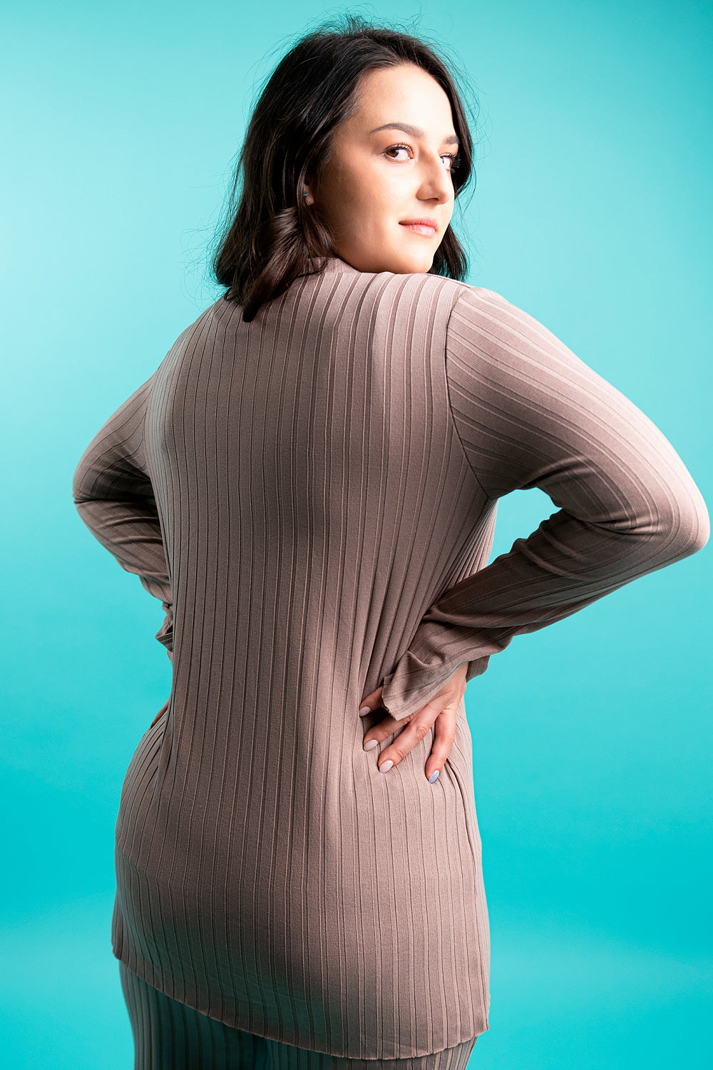 Трикотажный кардиган в рубчик HOM2216069 mocco