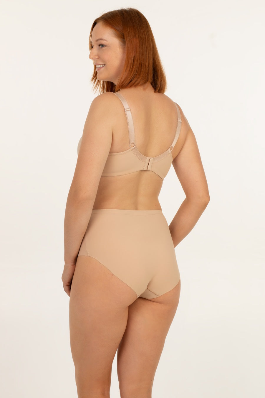 Бюстгальтер с плотными чашками 2593.03 M Daniella beige