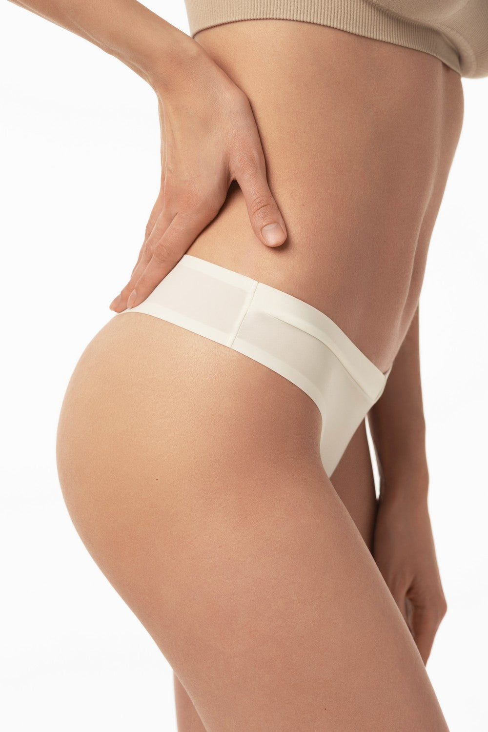 Бесшовные трусики стринг L5154S-M white