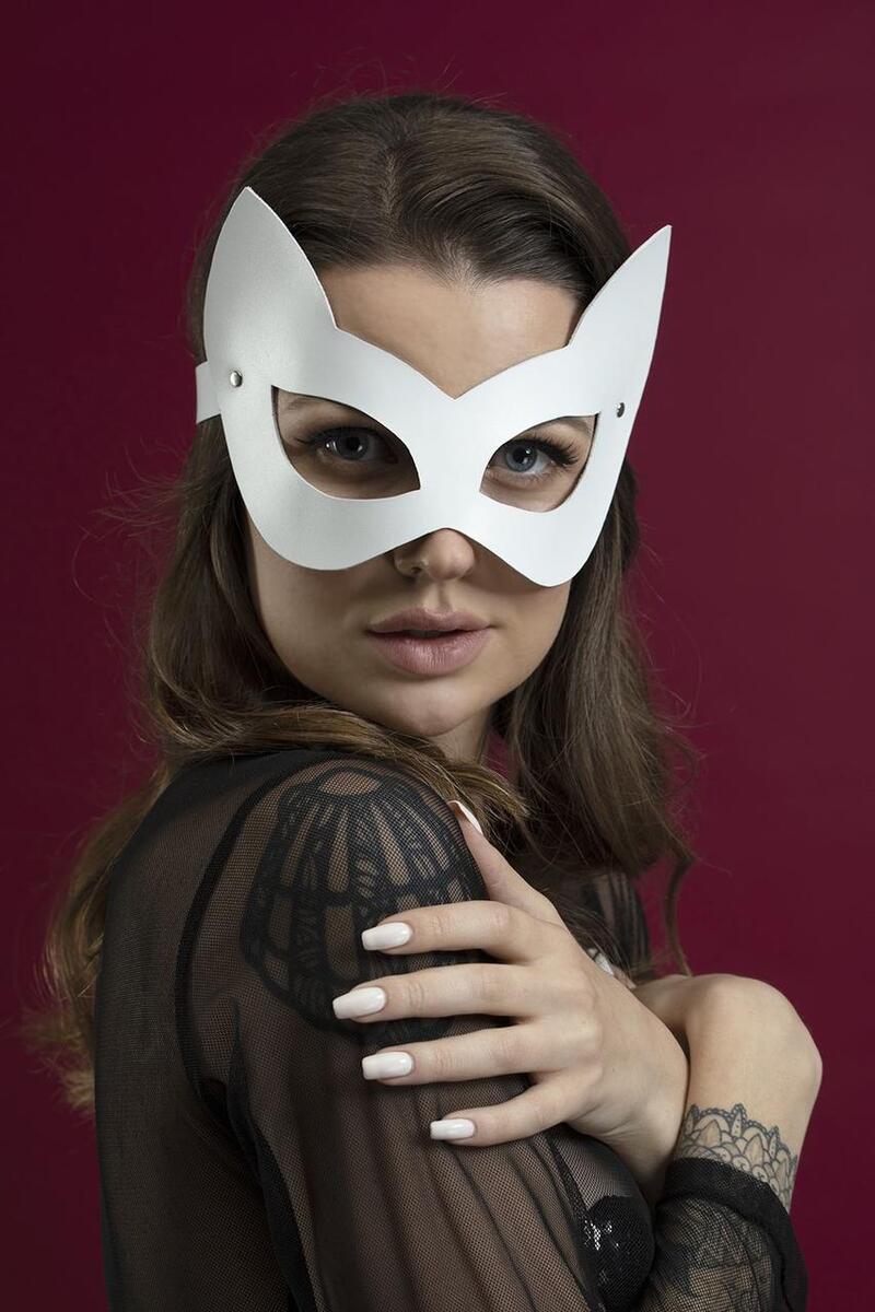 Кожаная маска кошки Kitten mask white
