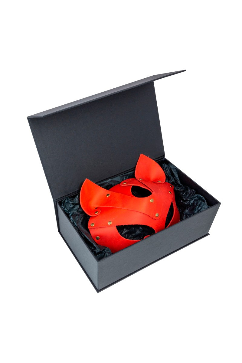 Кожаная маска с заклепками Lovecraft red
