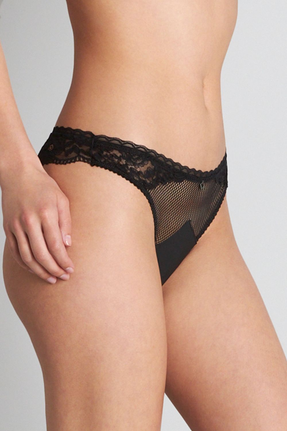 Кружевные трусики стринг Delightfully So 372026 black