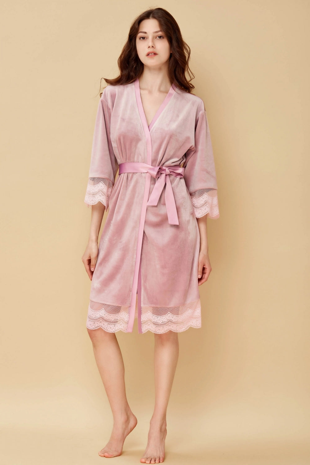 Велюровый халат с кружевом 804-6743 marshmallow