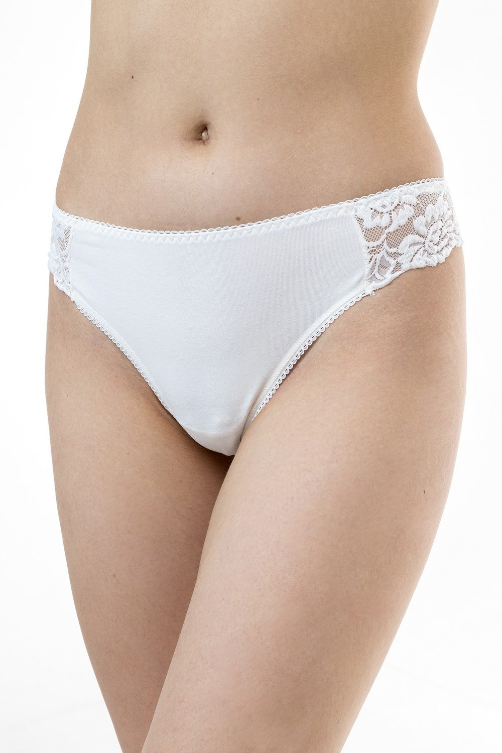 Трусики стринг с кружевом 24 milk