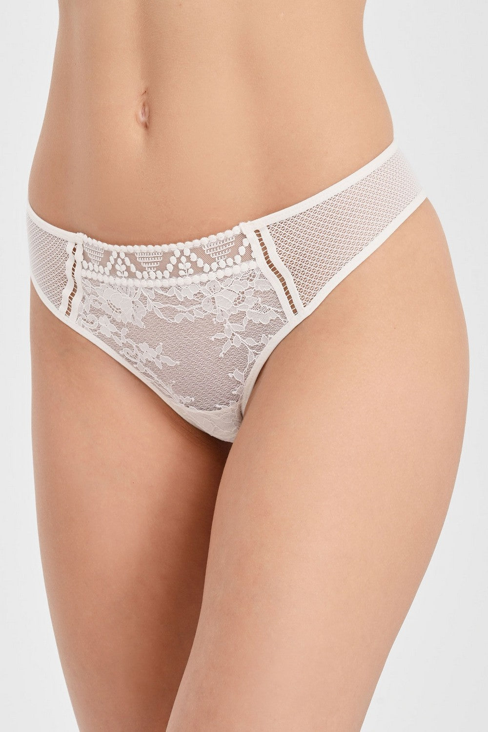 Трусики стринг с кружевом 49J7 Olivia talc