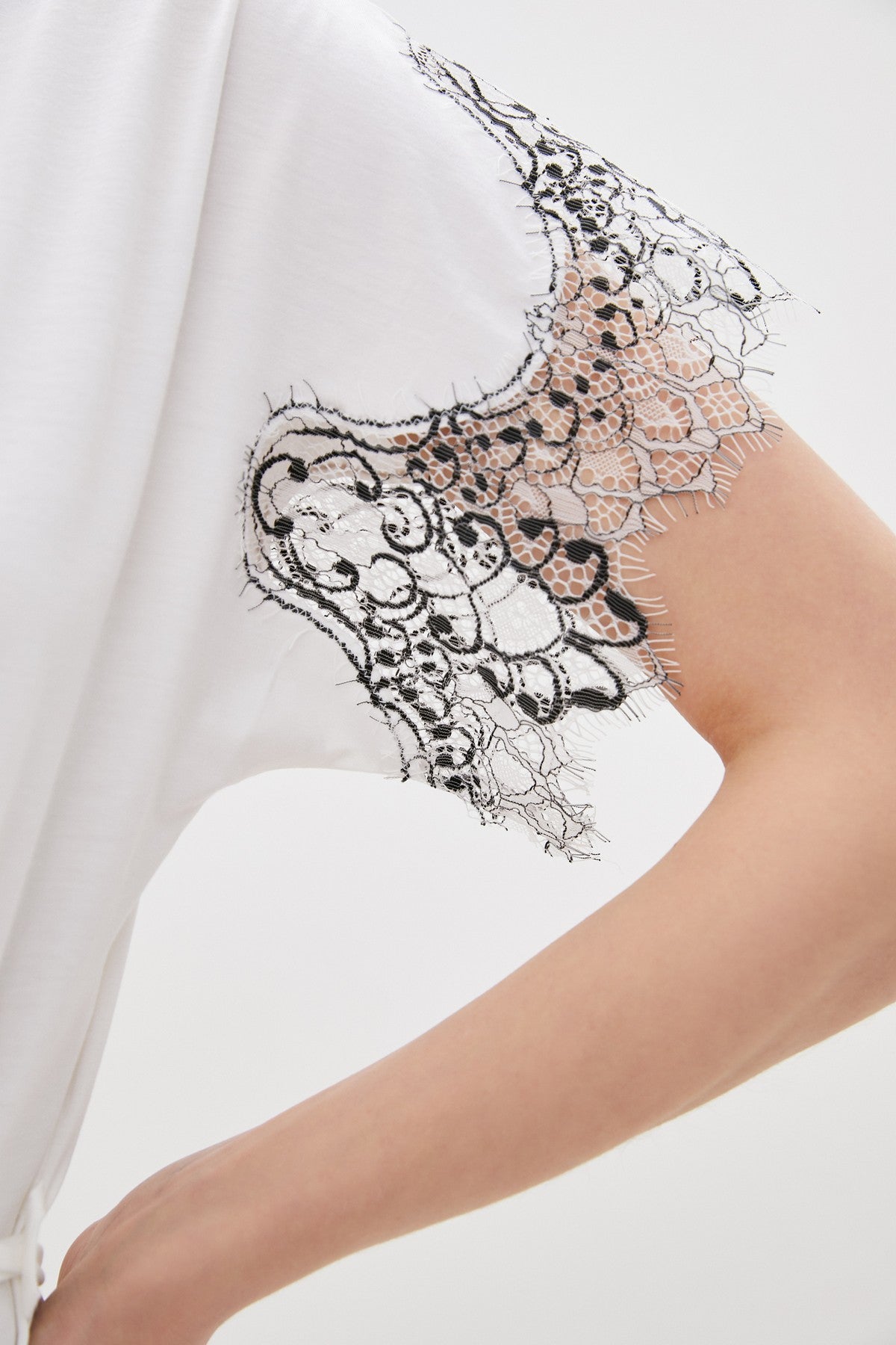 Халат с кружевом 033 Ecru