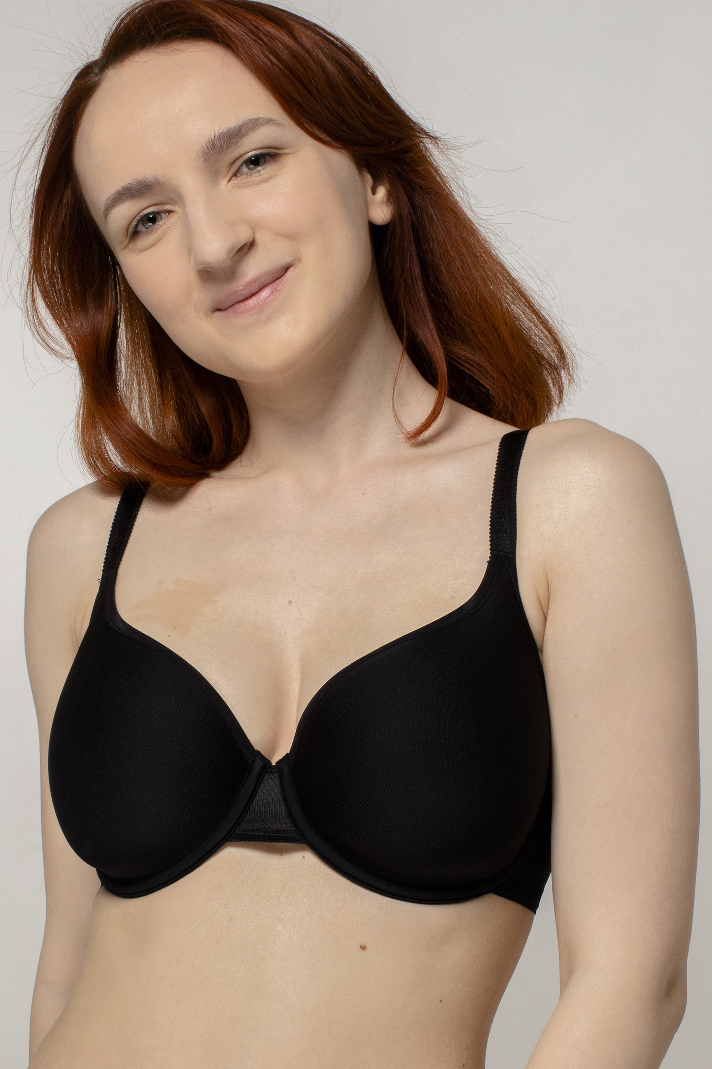 Формаованный бюстгальтер на косточках 1070048/048С black