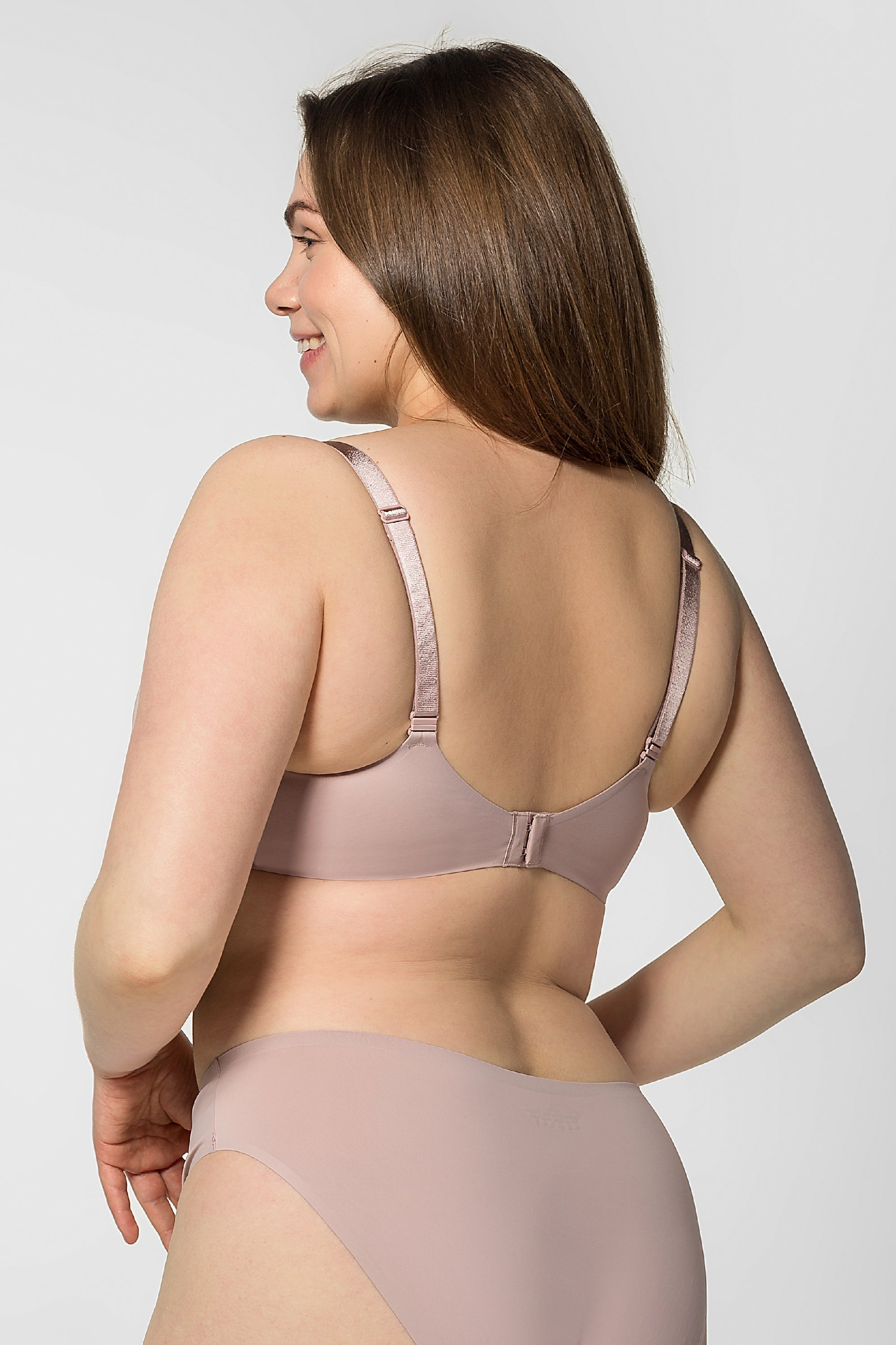 Гладкий бюстгальтер с поролоновыми чашками SLZ19801033