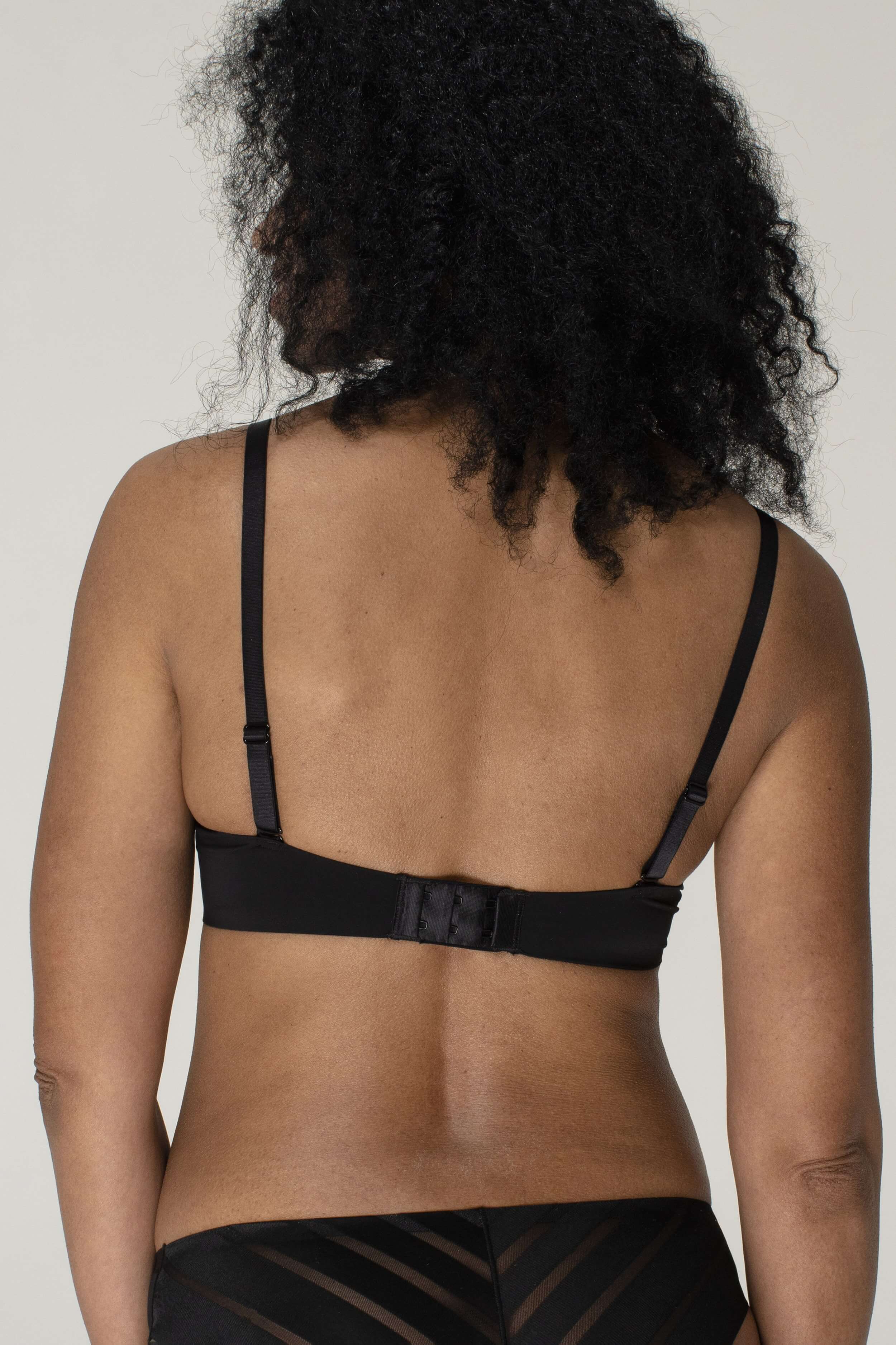 Бесшовный бюстгальтер push-up SLZ19801076/076C black