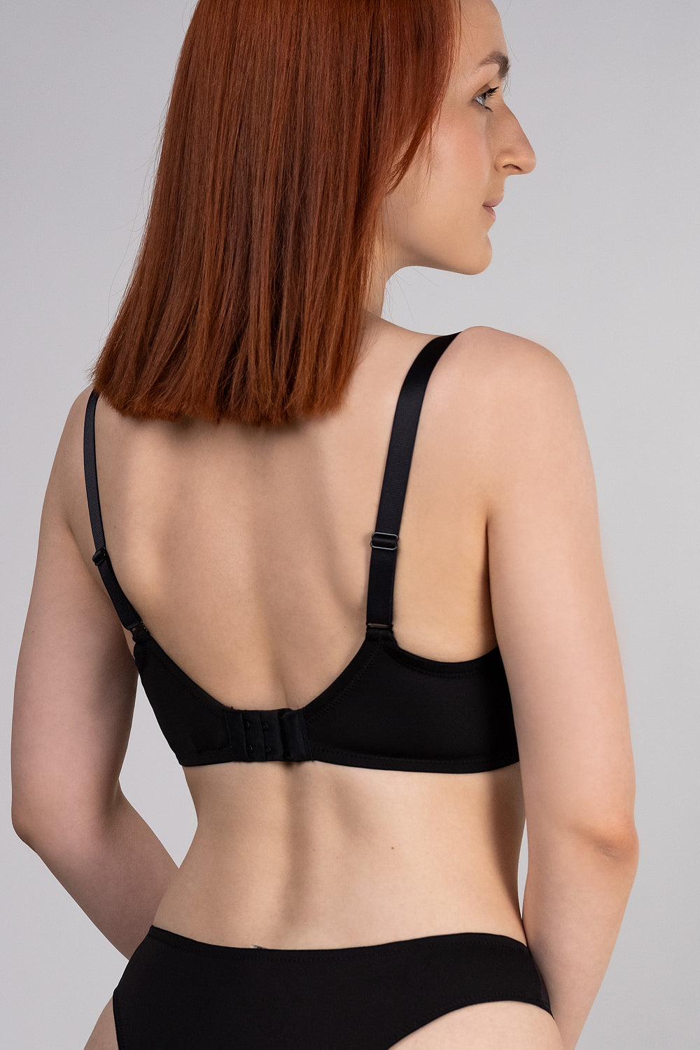 Формованный бюстгальтер на косточках SLZ24001033/033BC black