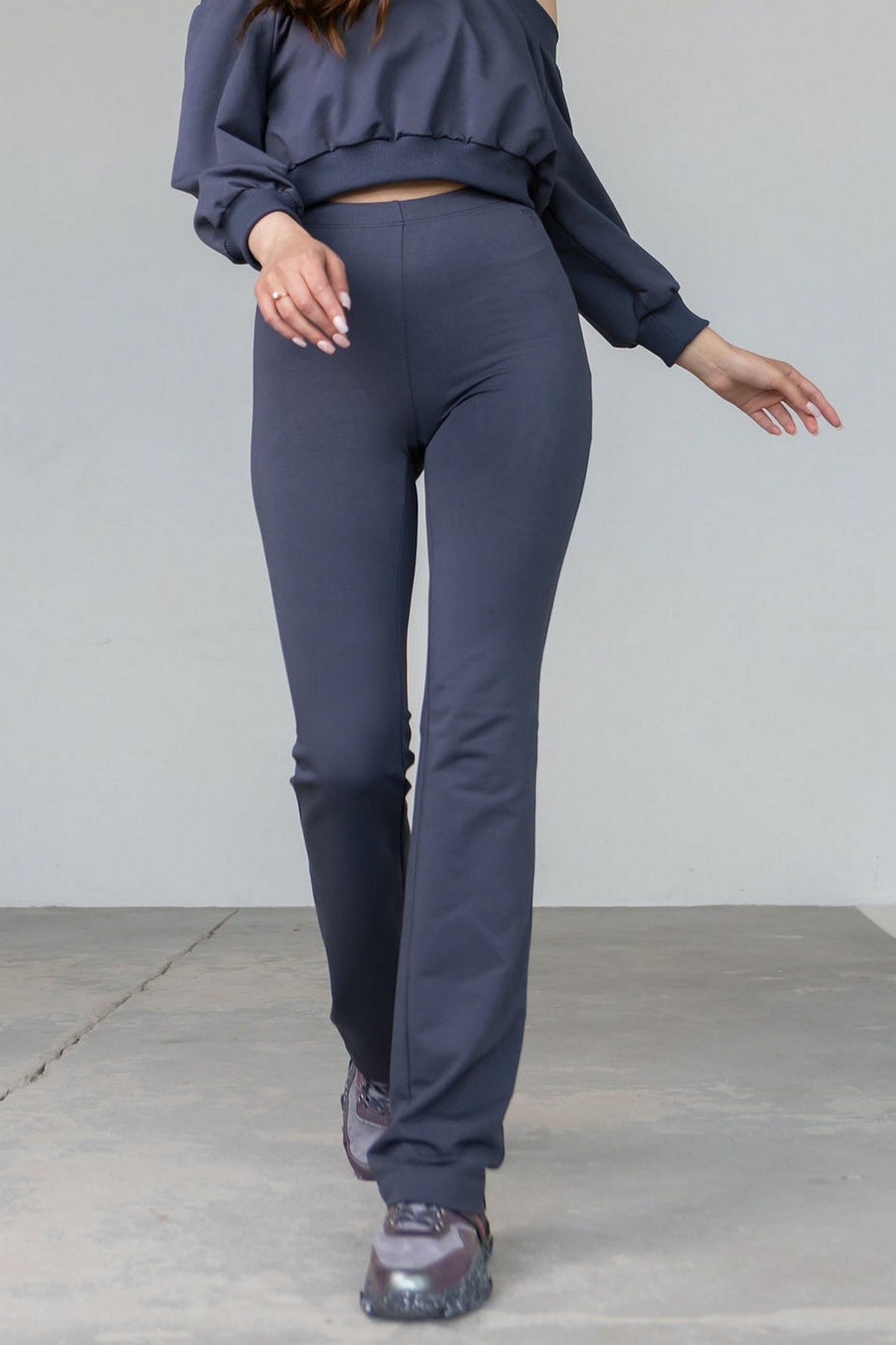 Прямые брюки на резинке E5-LD9