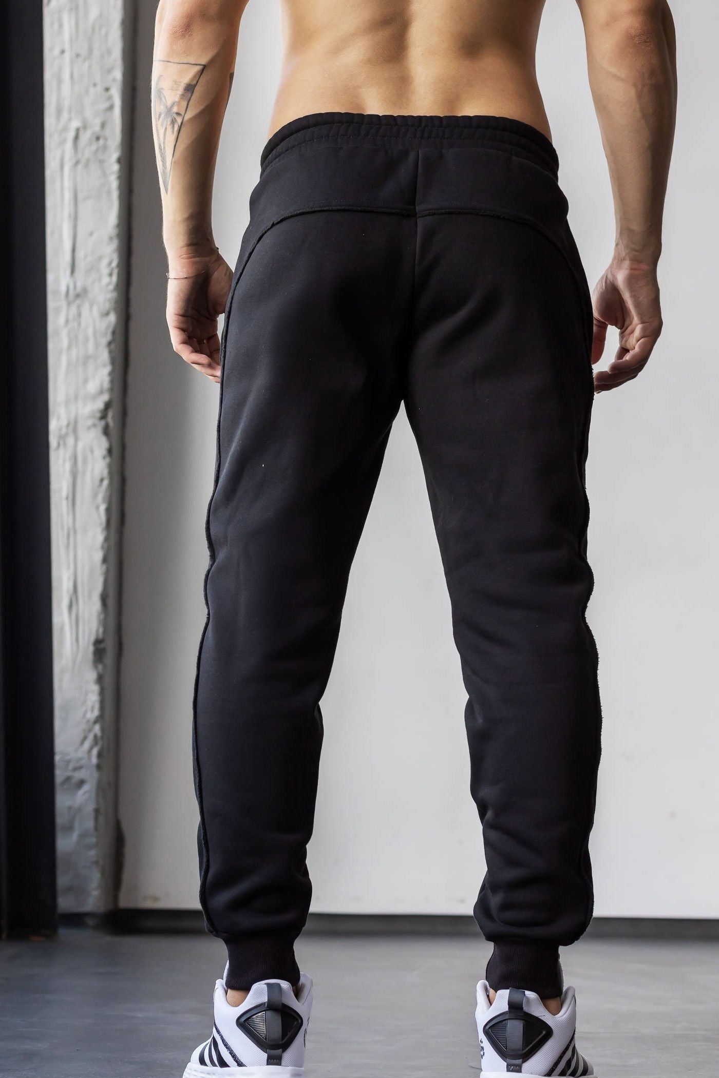 Утепленные мужские джогеры EM3-IS10