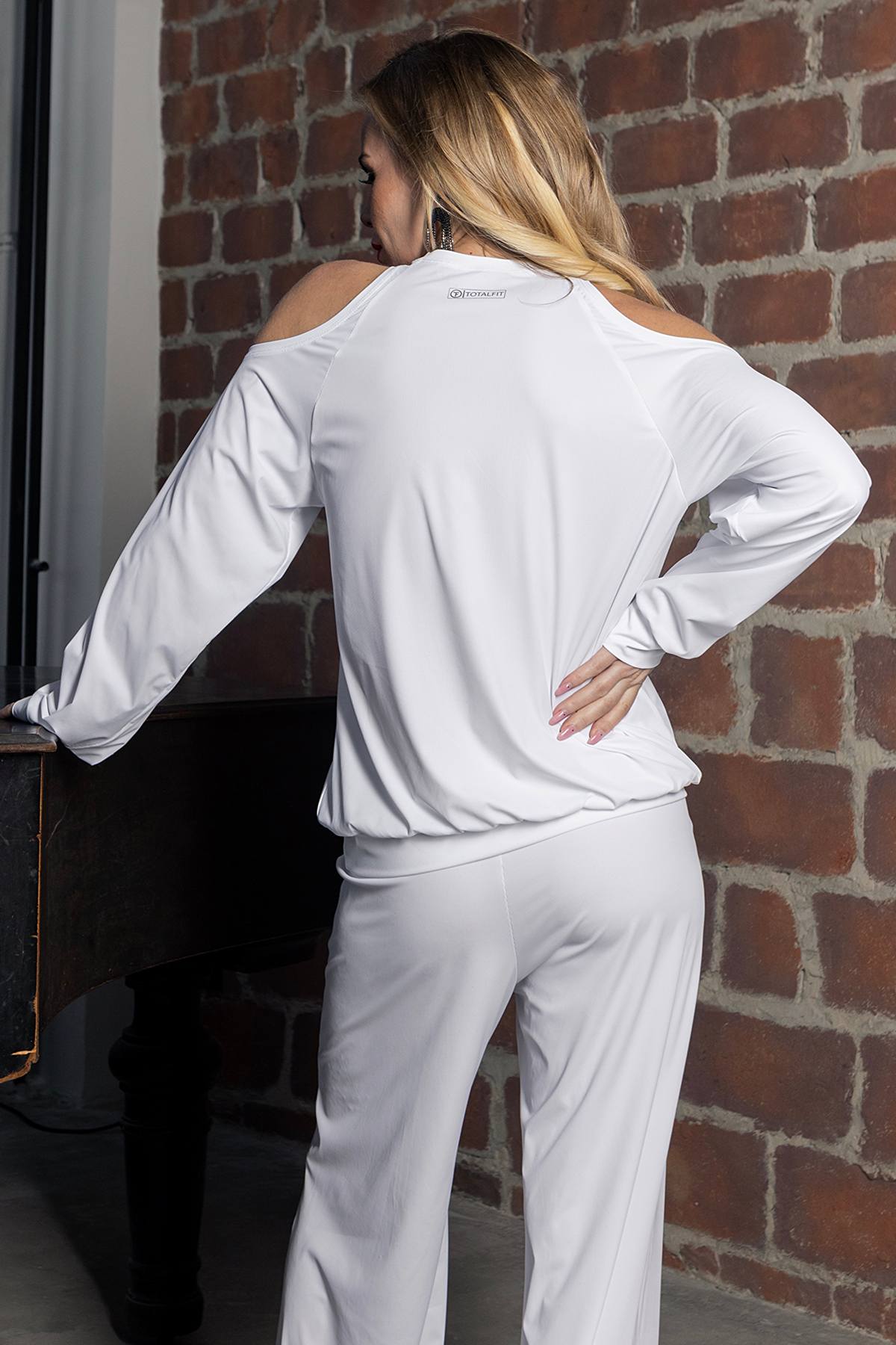 Костюм с открытыми плечами Hollywood D6-ED1-Q11