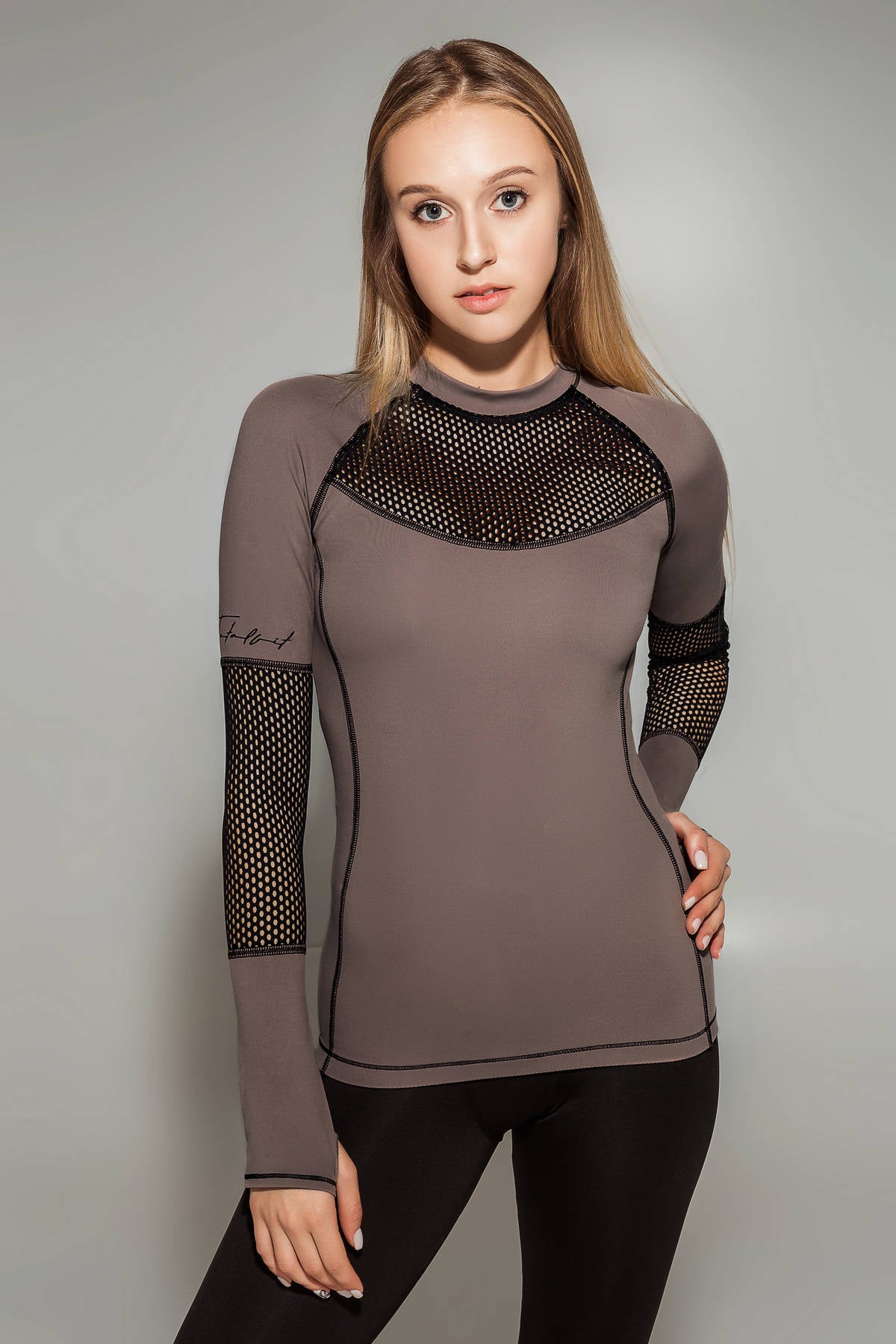 Спортивный рашгард с сеткой RWB4-C39 (без леггинсов)