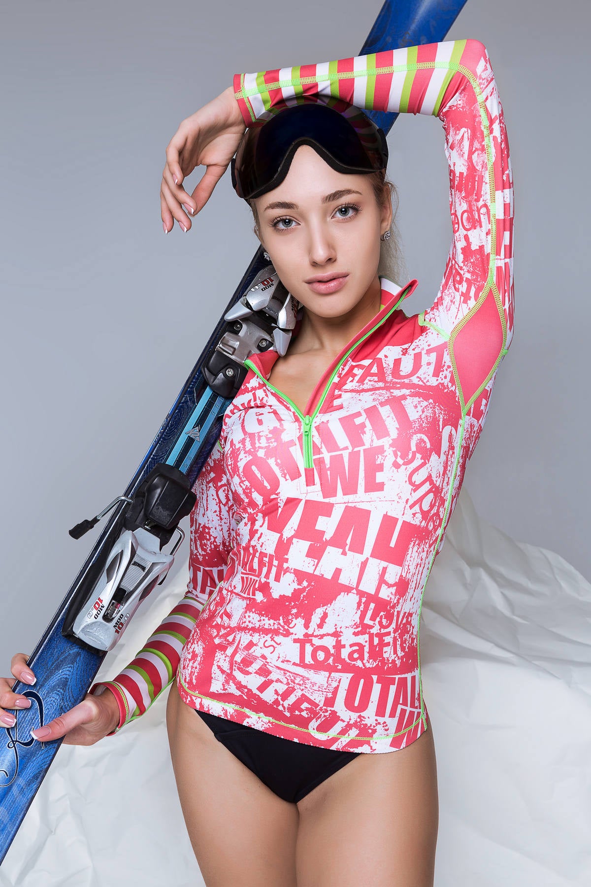 Спортивный терморашгард с молнией TRW6-P86