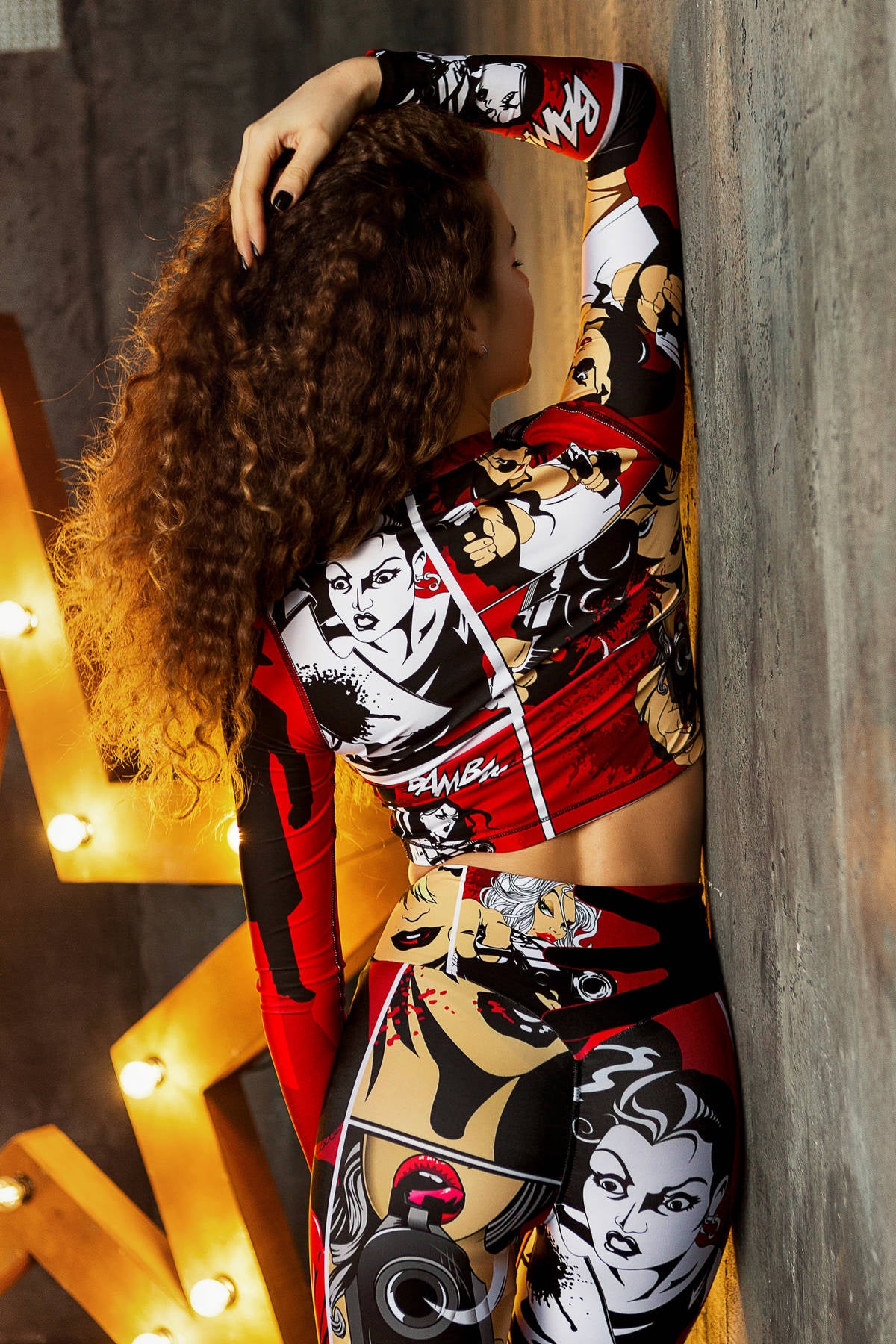 Укороченный топ с ярким принтом T421-P80