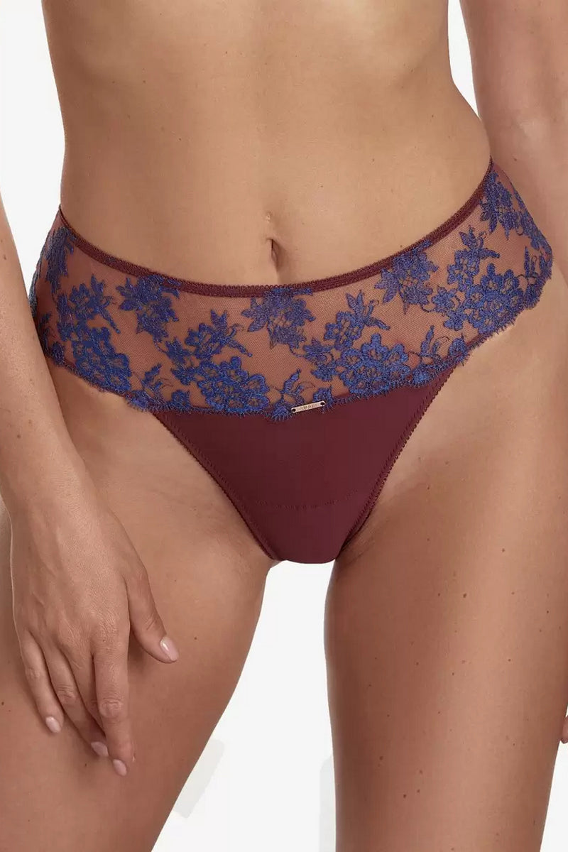 Трусики бразилиана с вышивкой Саламанка С170