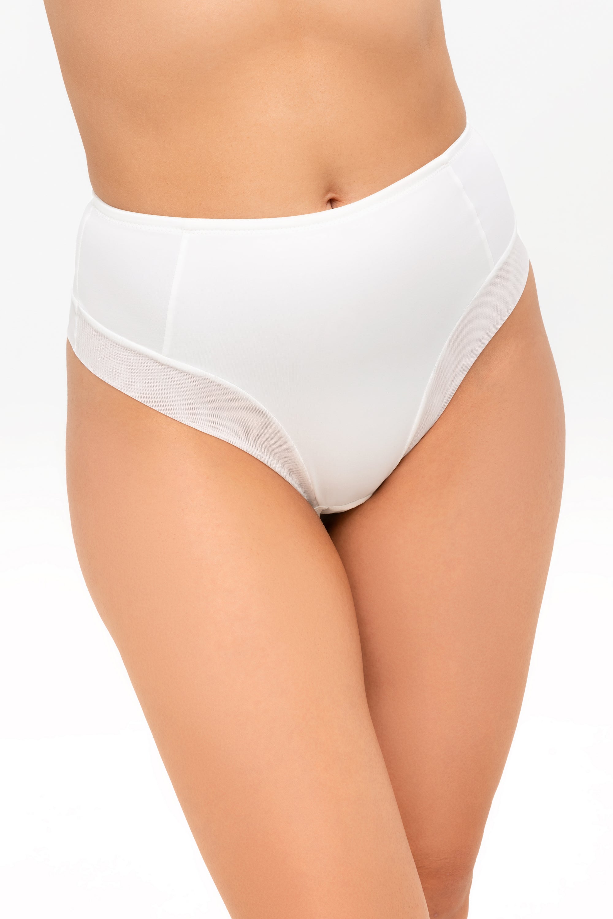 Моделирующие трусики стринг 6187 milk