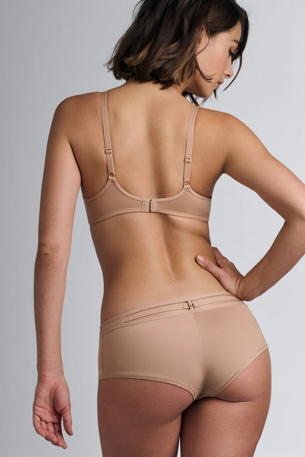 Закрытые шортики 17153 glossy camel