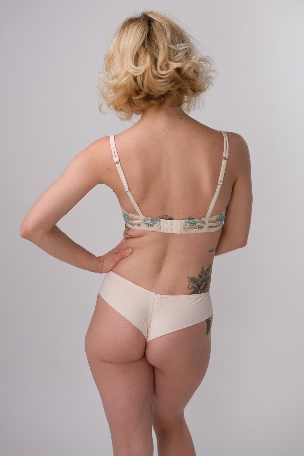 Трусики бразилиана с вышивкой BL12MAN powder