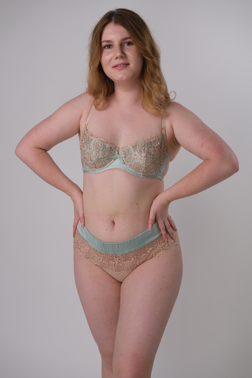 Формованный бюстгальтер с кружевом RG45 NOS green/beige