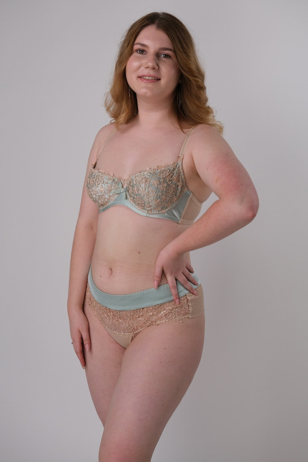 Формованный бюстгальтер с кружевом RG45 NOS green/beige