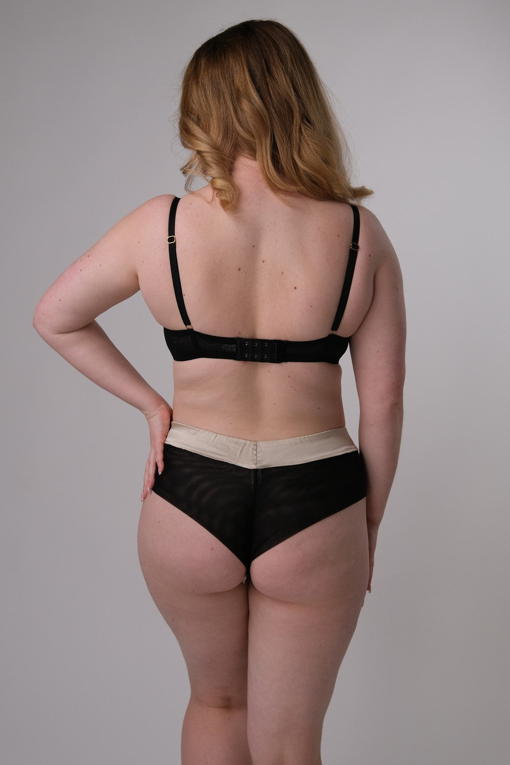 Трусики бразилиана с кружевом SH12 NOS beige/black