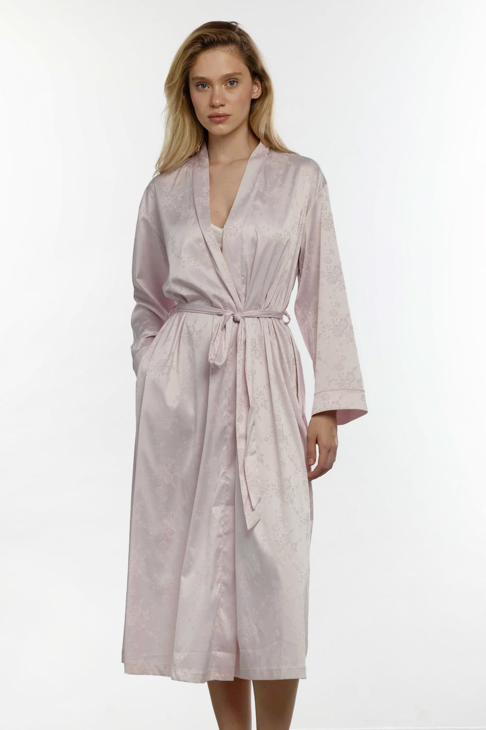 Атласный халат с цветами 8250.5 light rose