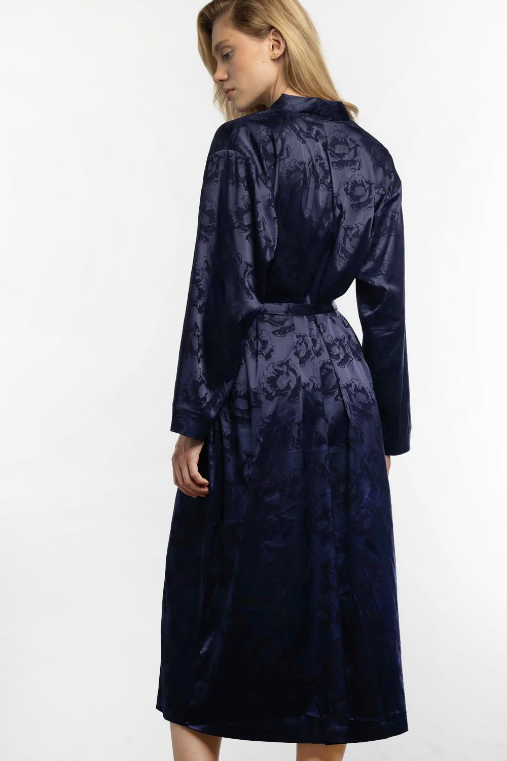 Атласный халат с цветами 8250.1 blue