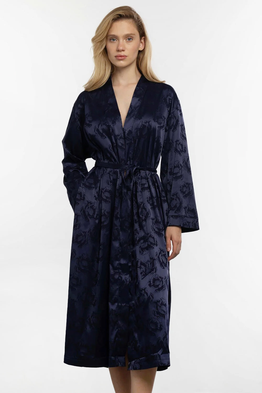 Атласный халат с цветами 8250.1 blue