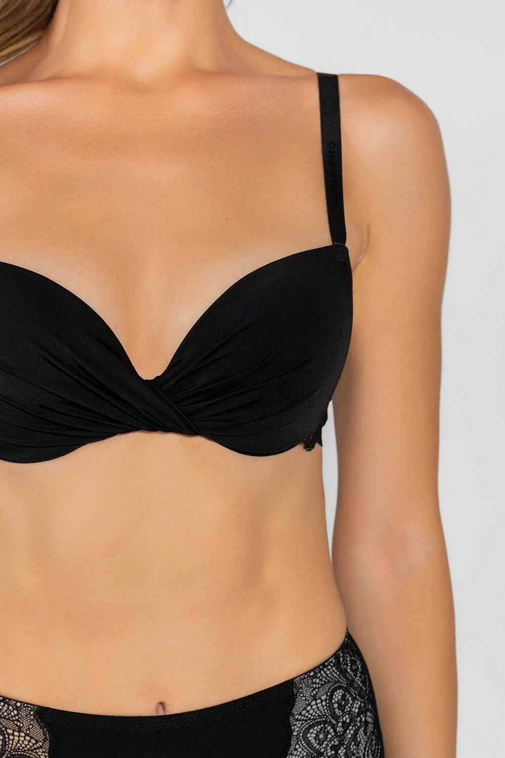 Бюстгальтер з формованою чашкою 7001-008 black