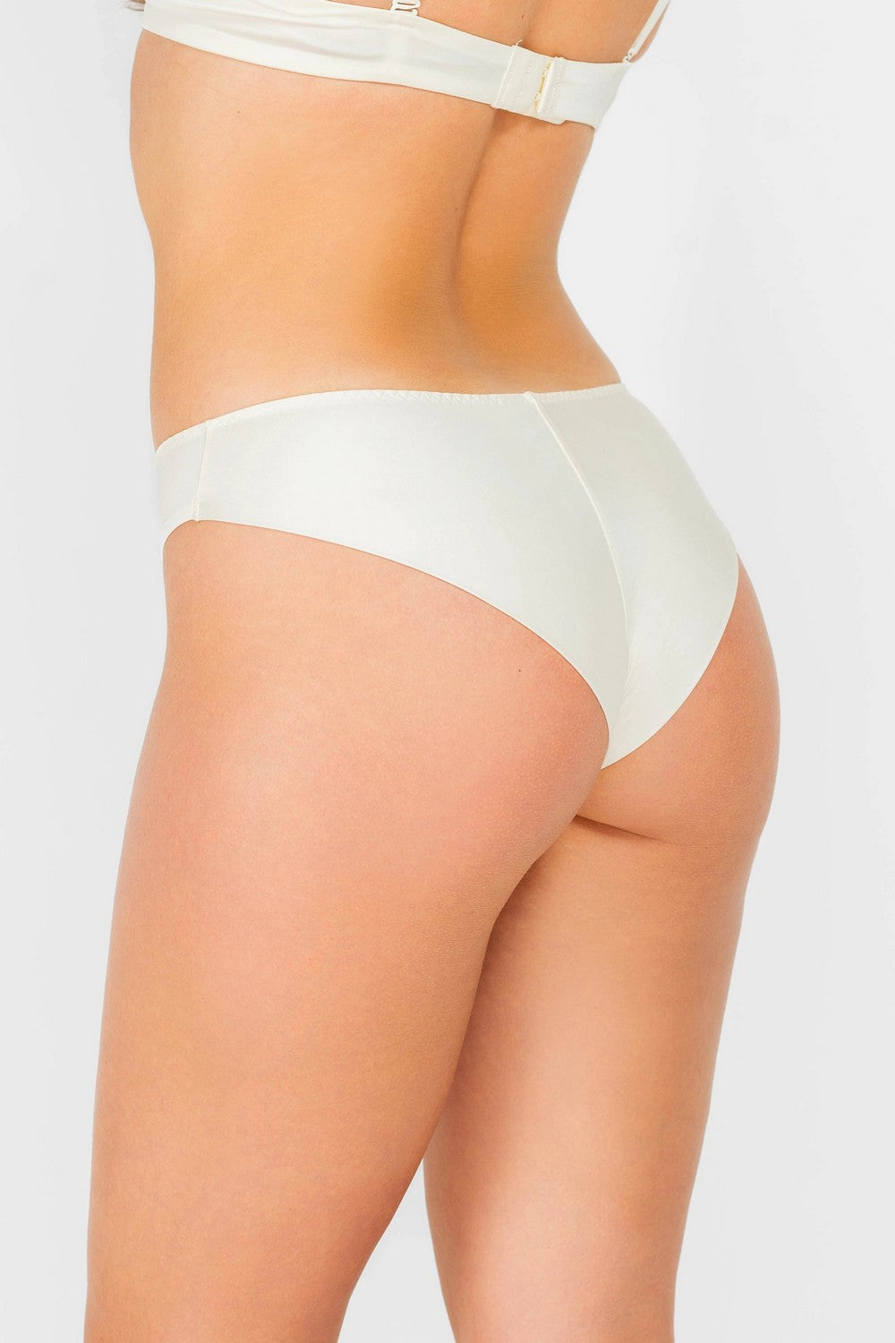 Гладкие трусики бразилиана 7005-22 champagne