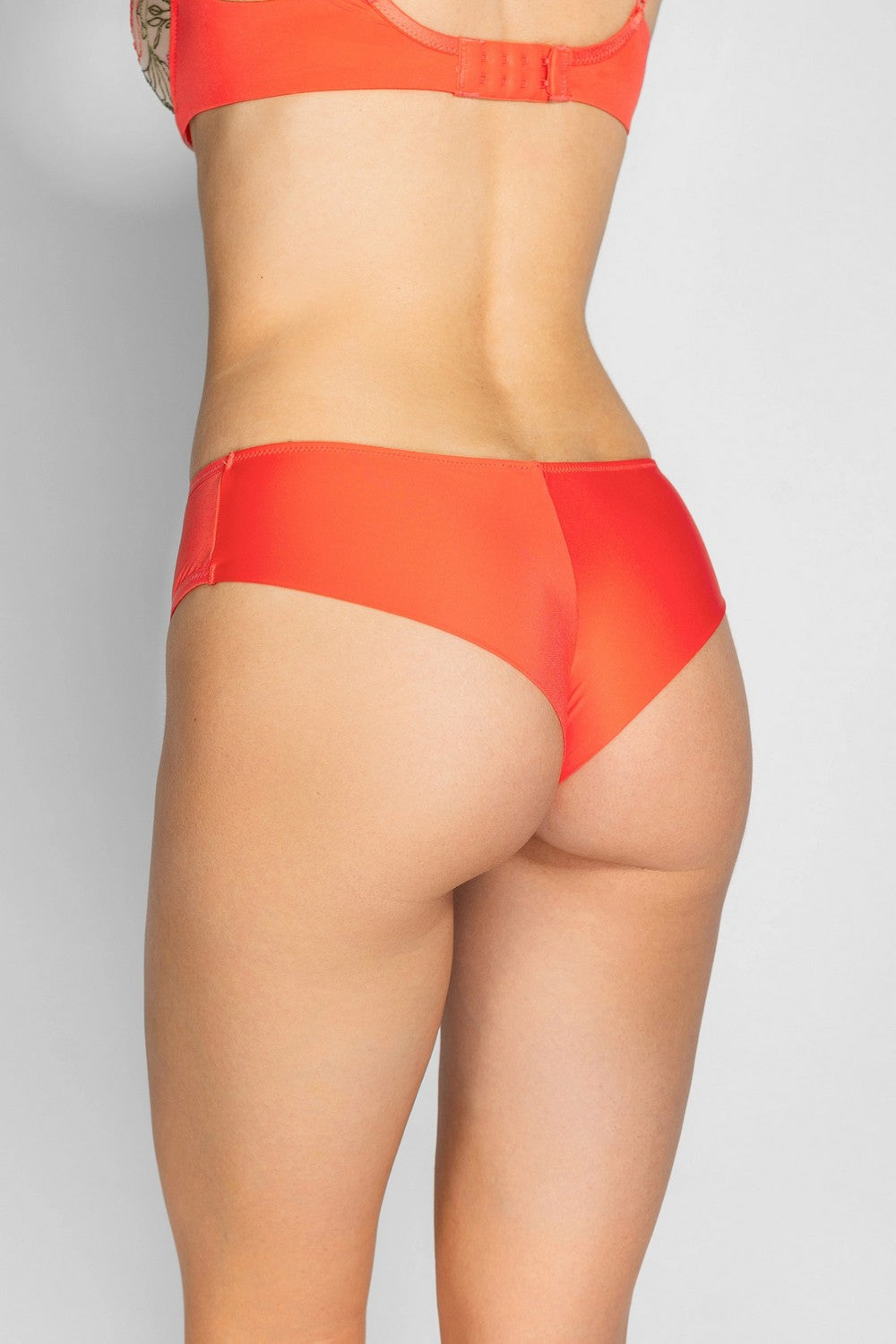 Трусики бразилиана с вышивкой 8184-24 coral