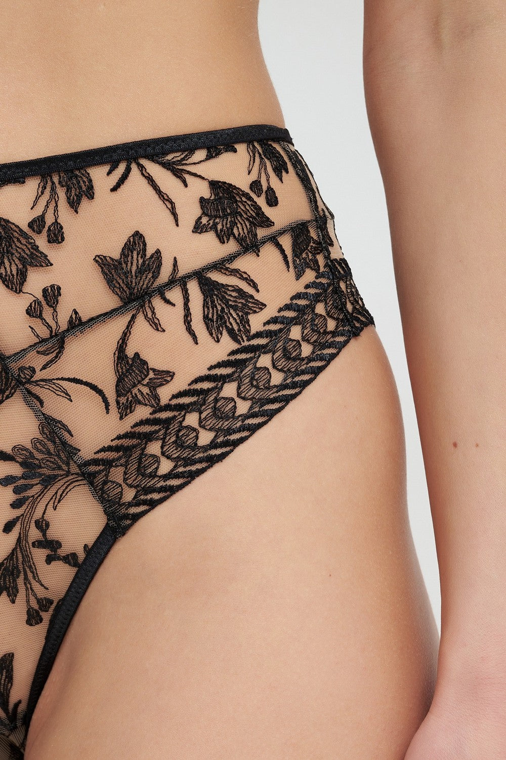 Высокие трусики стринг 2D25 Magnetic Spell mystere