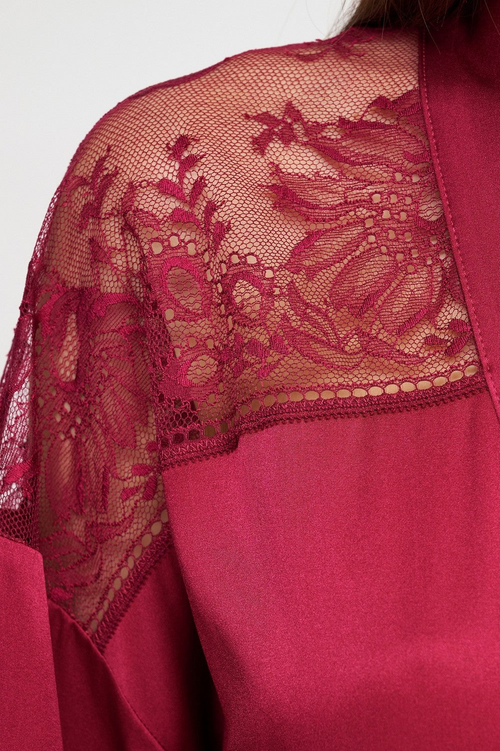 Шелковый халат с кружевом 2S65 Midnight Whisper crimson red