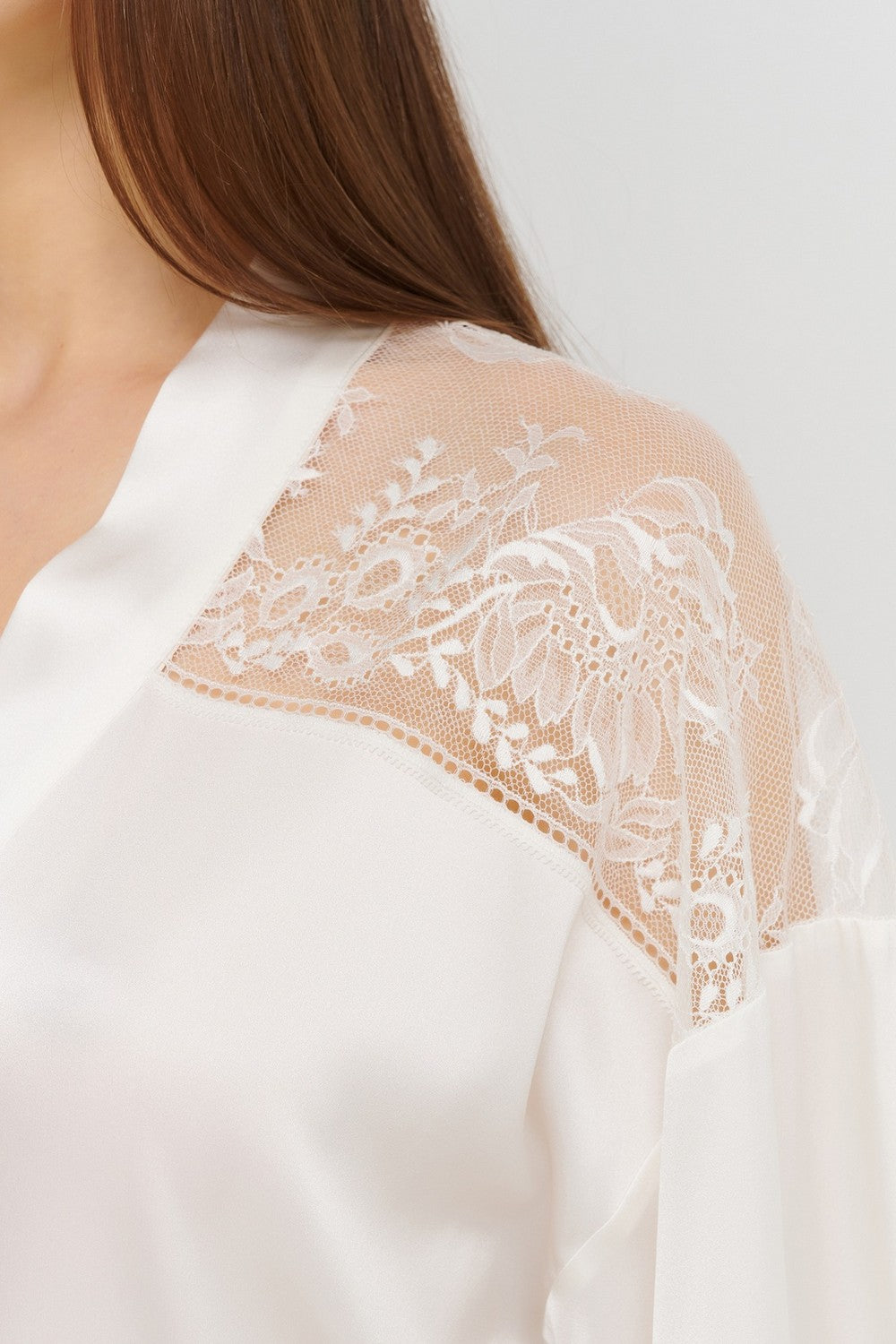 Шелковый халат с кружевом 2S65 Midnight Whisper opale