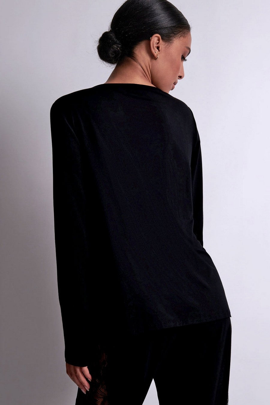 Жіночий лонгслів з модалу RL74 Lazy Days black Aubade спина