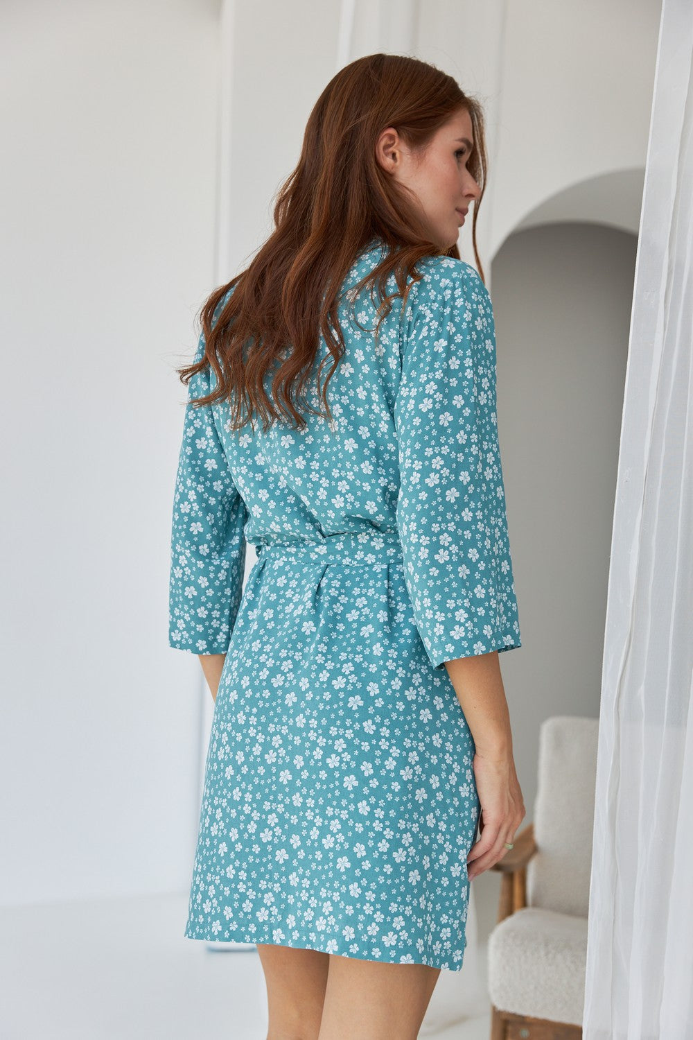 Халат из штапеля 0099 white flowers/turquoise