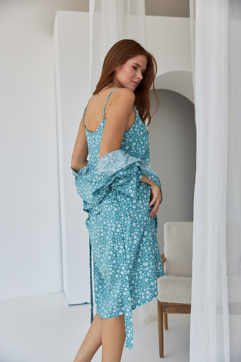 Халат из штапеля 0099 white flowers/turquoise