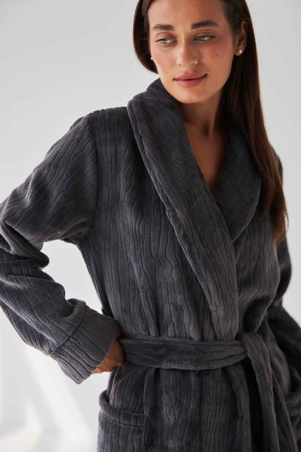 Теплый халат из велсофта 0228 dark gray relief