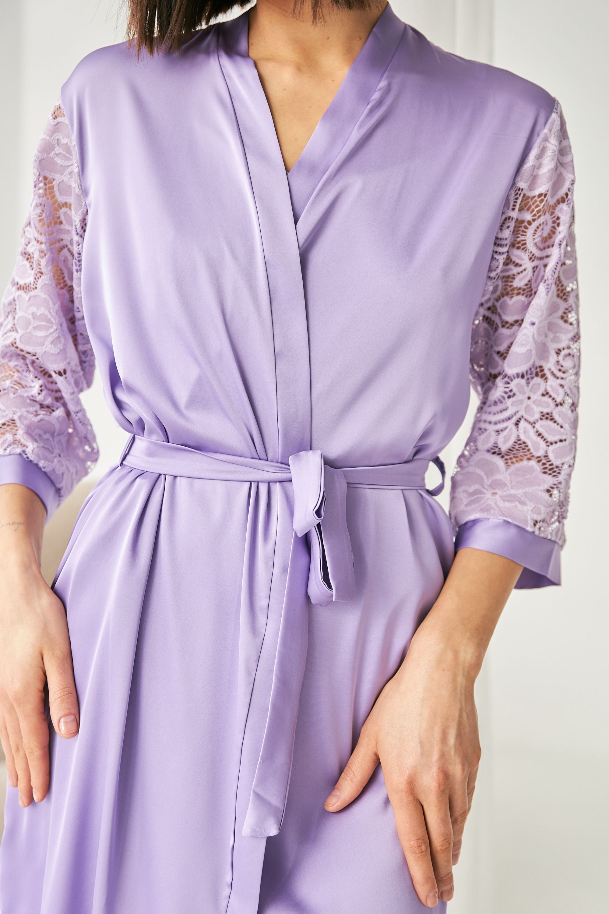 Атласный халат с кружевными рукавами 0337 lilac