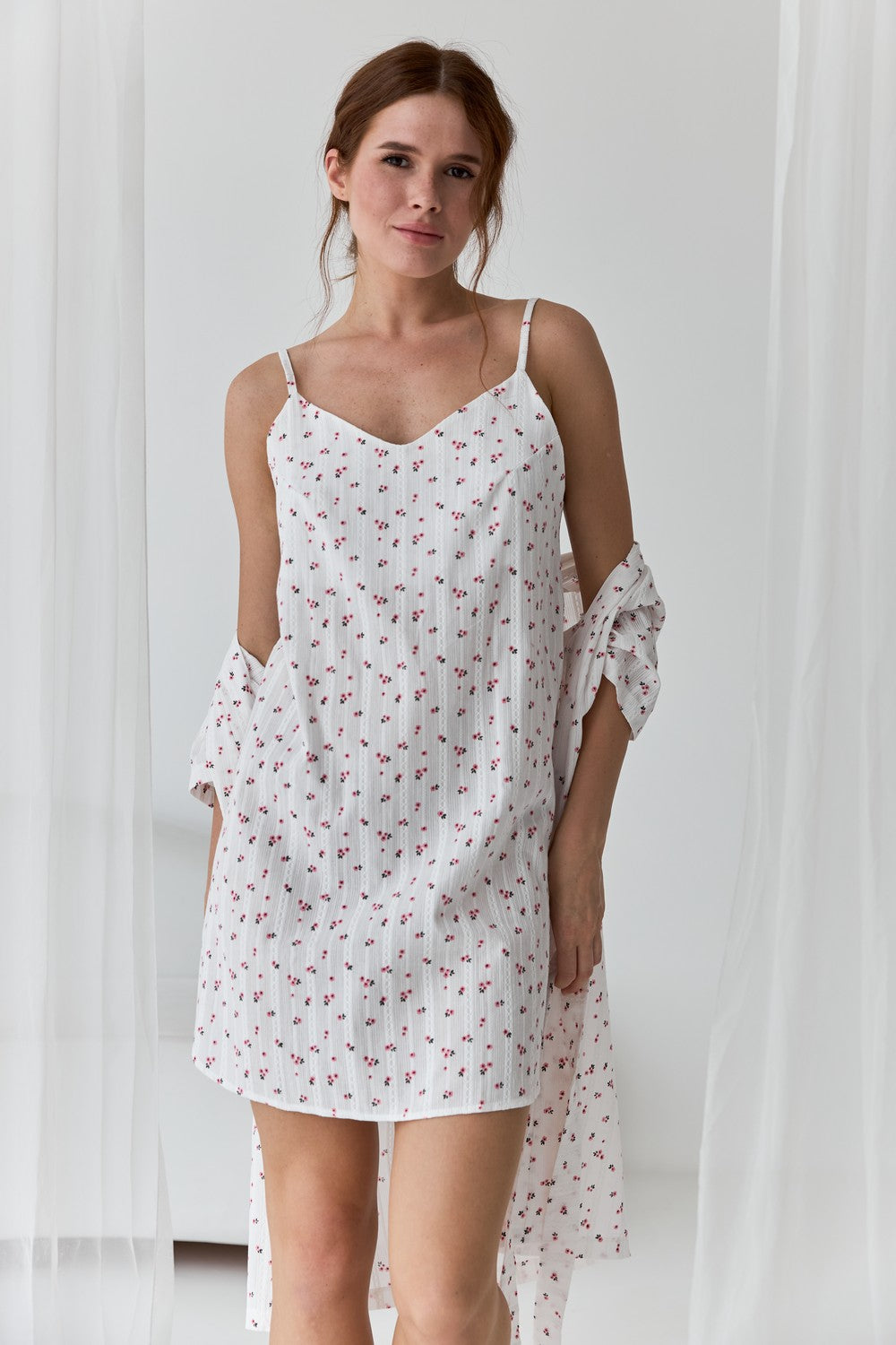 Ночная сорочка с цветами 0371 flowers on white