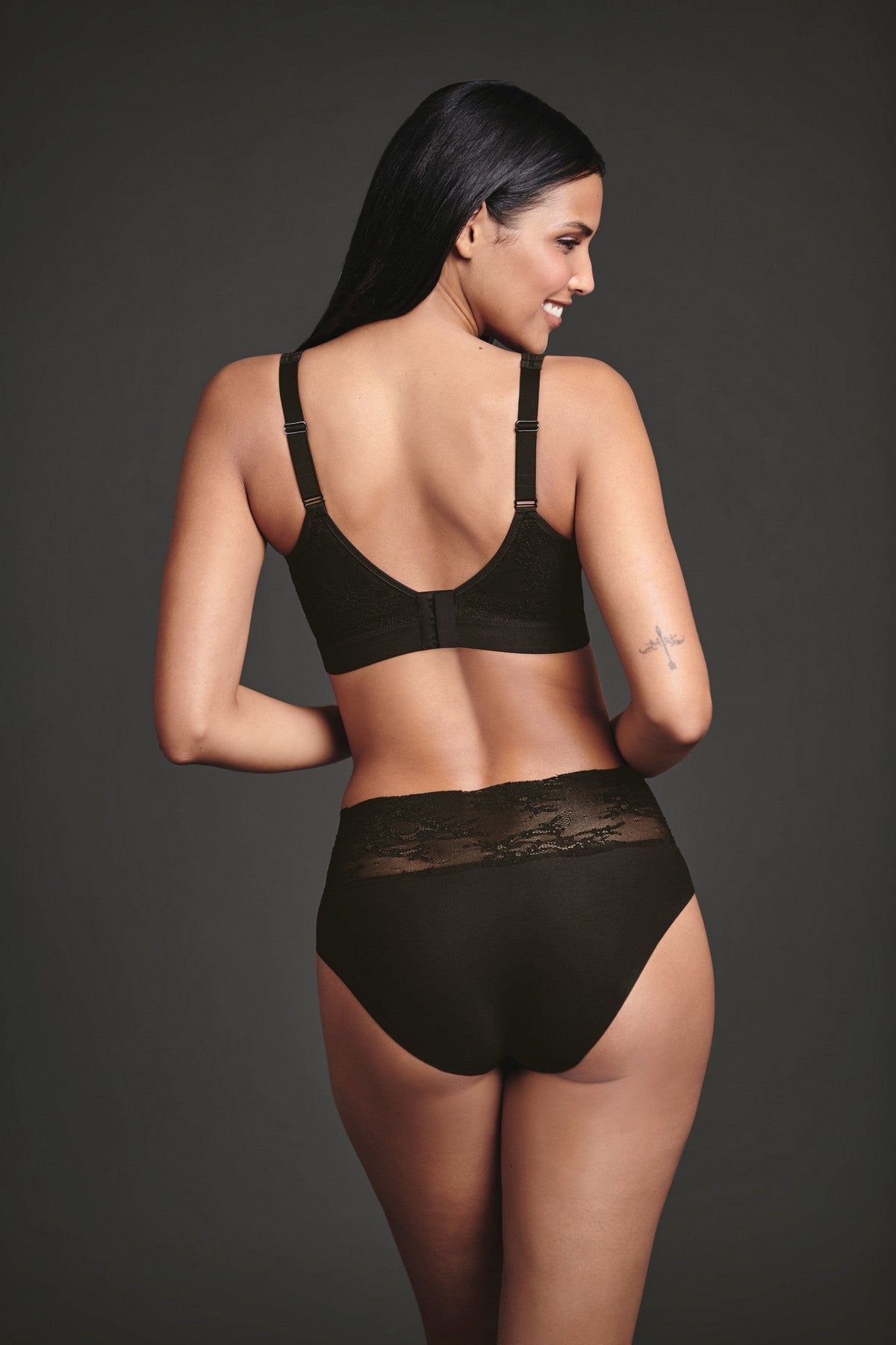 Бюстгальтер для протеза 4700X Essential Lace black