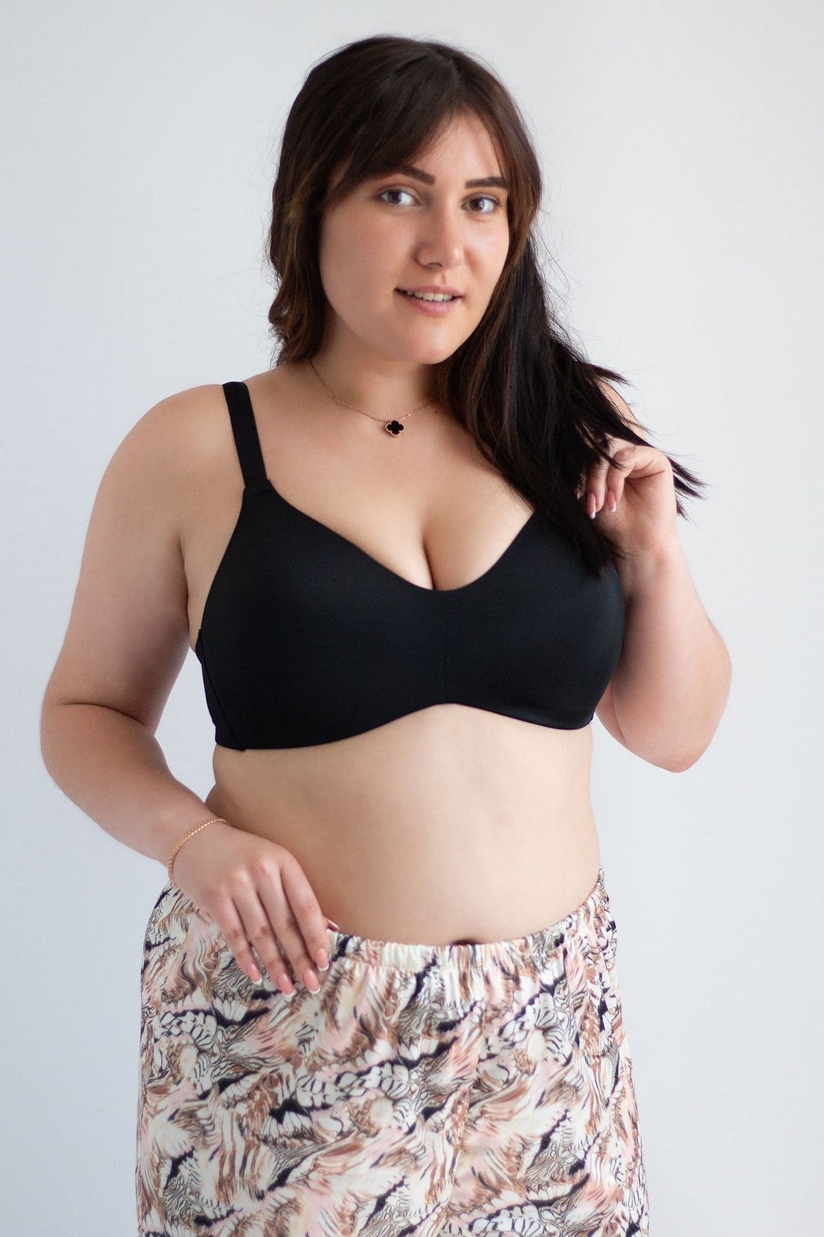 Бесшовный бюстгальтер без косточек 92H37 Shape black