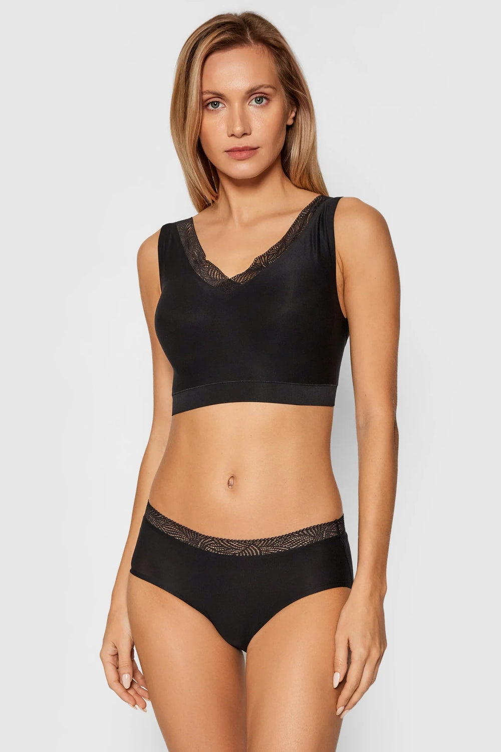 Бра-топ без косточек 11G6 Soft stretch black