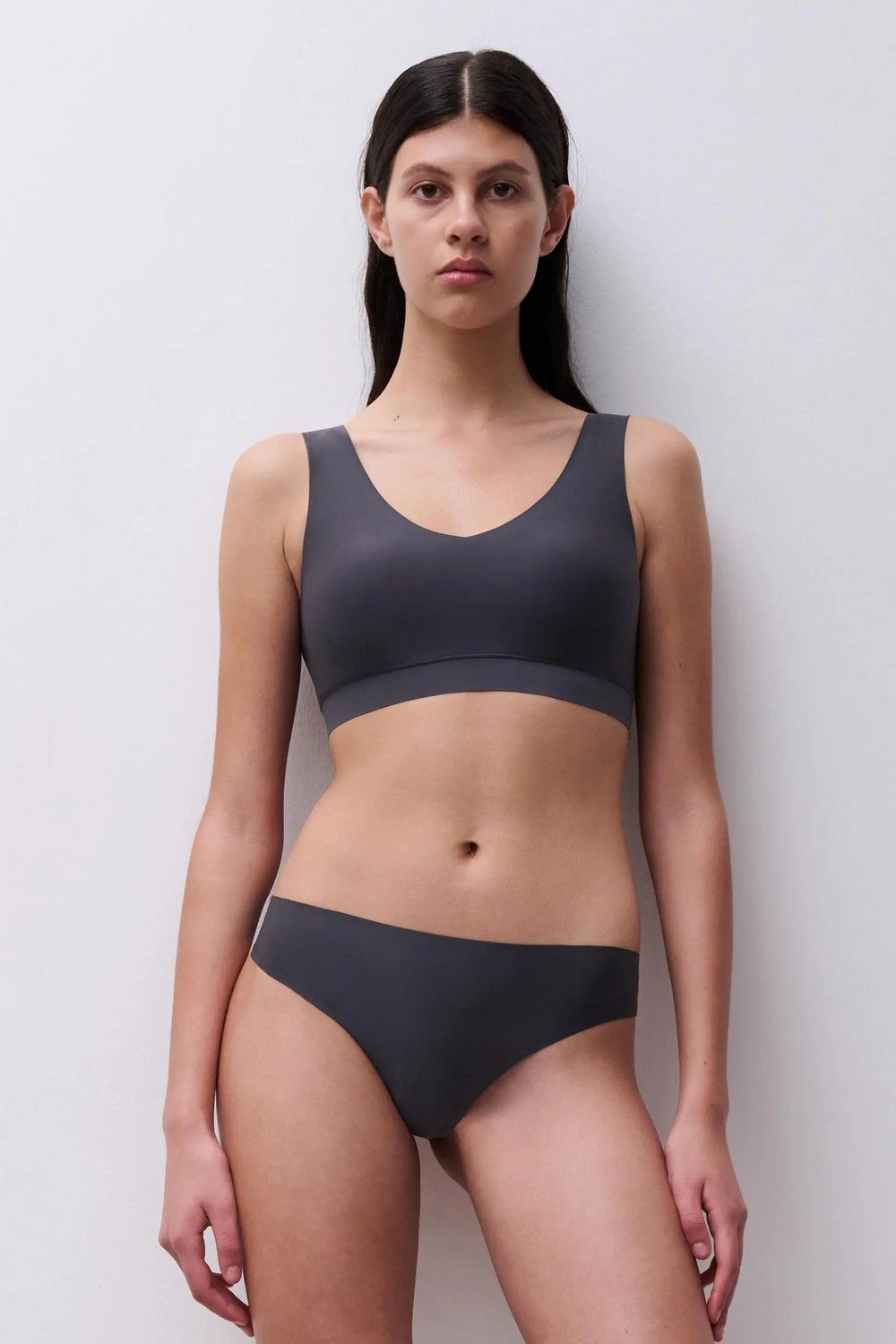 Бесшовный бра-топ 16A1 Soft stretch carbon
